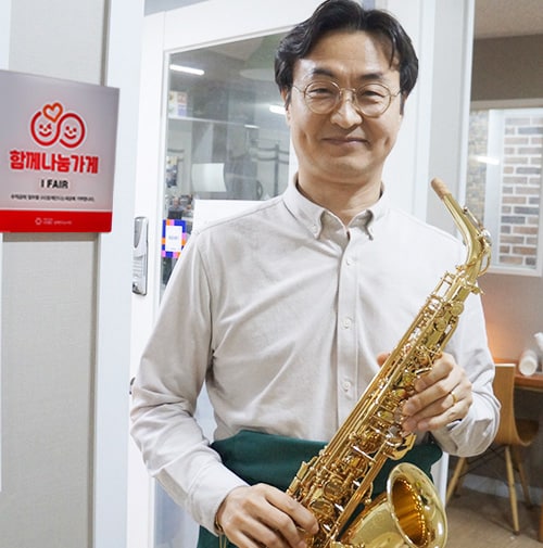 “나만의 무기를 찾는 것이 가장 중요한 것 같아요." 2 신헌 대표님은 사회연대은행 후원자로도 참여하고 있습니다.2